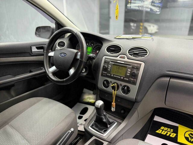 Синий Форд Фокус, объемом двигателя 1.6 л и пробегом 260 тыс. км за 4800 $, фото 6 на Automoto.ua