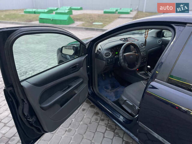 Синий Форд Фокус, объемом двигателя 1.6 л и пробегом 328 тыс. км за 3300 $, фото 11 на Automoto.ua