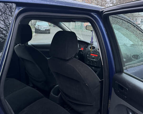 Синий Форд Фокус, объемом двигателя 1.6 л и пробегом 330 тыс. км за 3000 $, фото 9 на Automoto.ua