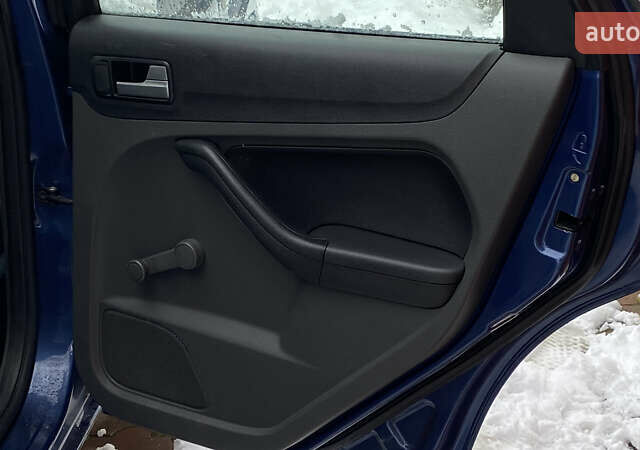 Синий Форд Фокус, объемом двигателя 1.6 л и пробегом 231 тыс. км за 5250 $, фото 63 на Automoto.ua