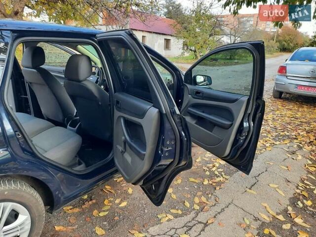 Синий Форд Фокус, объемом двигателя 1.6 л и пробегом 360 тыс. км за 4550 $, фото 86 на Automoto.ua