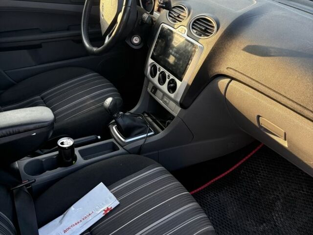 Синий Форд Фокус, объемом двигателя 1.6 л и пробегом 290 тыс. км за 3500 $, фото 5 на Automoto.ua