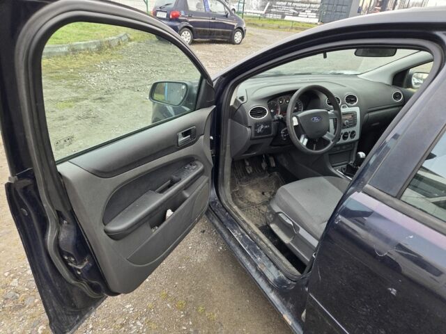 Синій Форд Фокус, об'ємом двигуна 0 л та пробігом 348 тис. км за 1850 $, фото 19 на Automoto.ua