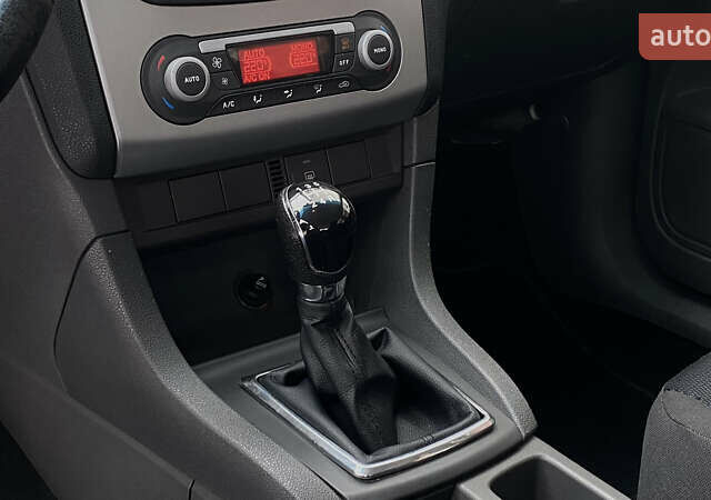 Синий Форд Фокус, объемом двигателя 1.6 л и пробегом 231 тыс. км за 5250 $, фото 46 на Automoto.ua