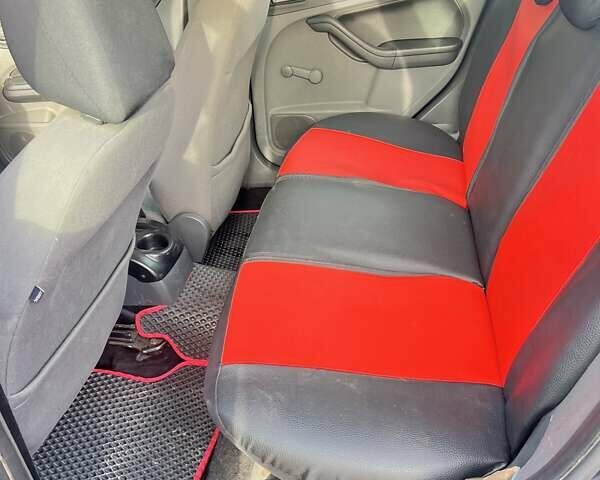 Синий Форд Фокус, объемом двигателя 1.6 л и пробегом 360 тыс. км за 3900 $, фото 7 на Automoto.ua