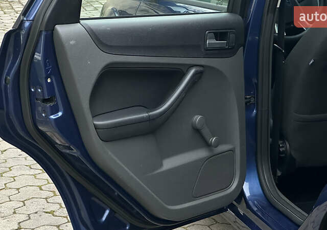 Синий Форд Фокус, объемом двигателя 1.6 л и пробегом 231 тыс. км за 4999 $, фото 58 на Automoto.ua