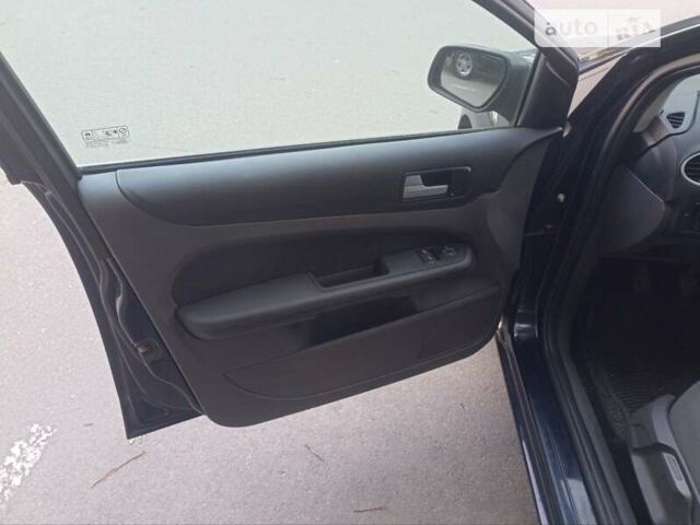 Синій Форд Фокус, об'ємом двигуна 1.6 л та пробігом 279 тис. км за 4700 $, фото 8 на Automoto.ua