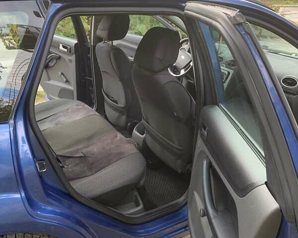 Синий Форд Фокус, объемом двигателя 1.6 л и пробегом 256 тыс. км за 4500 $, фото 12 на Automoto.ua