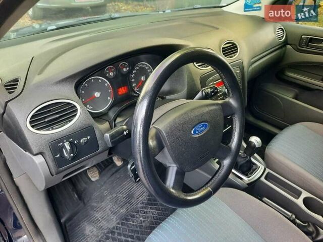 Синий Форд Фокус, объемом двигателя 1.6 л и пробегом 360 тыс. км за 4550 $, фото 10 на Automoto.ua