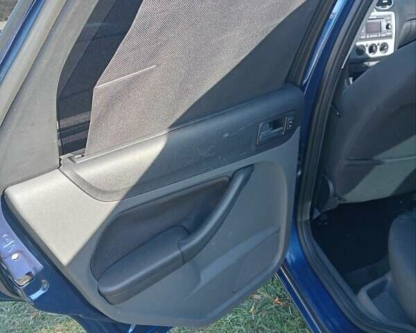 Синий Форд Фокус, объемом двигателя 1.56 л и пробегом 313 тыс. км за 4450 $, фото 3 на Automoto.ua