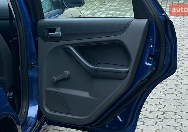 Синий Форд Фокус, объемом двигателя 1.6 л и пробегом 231 тыс. км за 4999 $, фото 61 на Automoto.ua