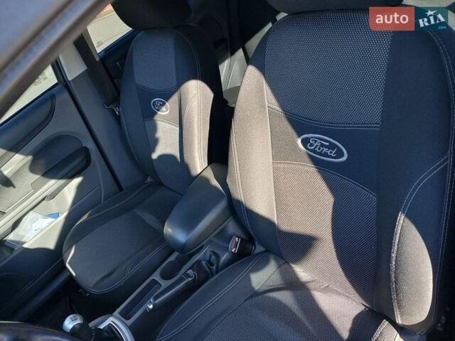 Синий Форд Фокус, объемом двигателя 1.8 л и пробегом 230 тыс. км за 6200 $, фото 1 на Automoto.ua