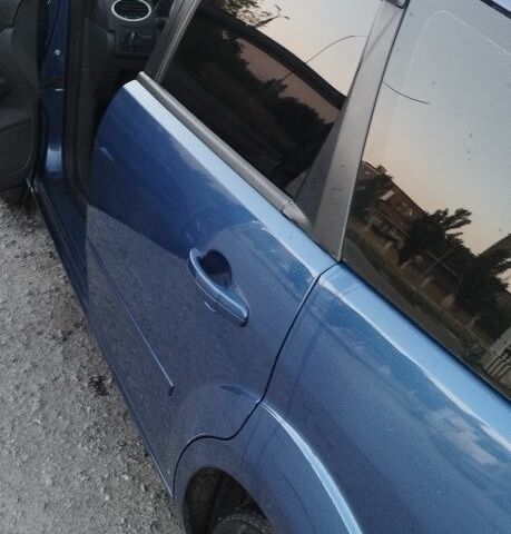 Синий Форд Фокус, объемом двигателя 1.6 л и пробегом 290 тыс. км за 4300 $, фото 3 на Automoto.ua