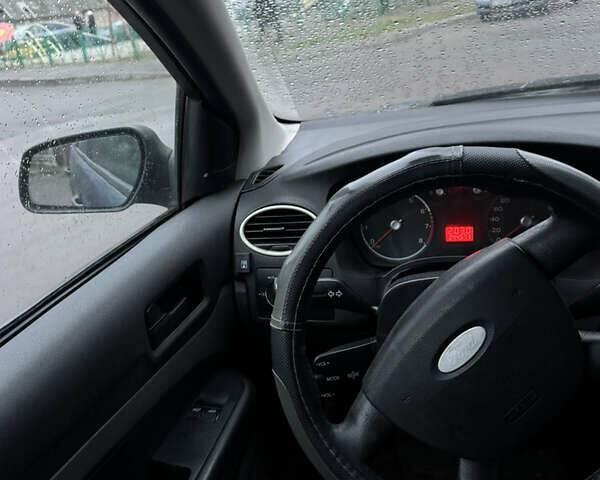 Синий Форд Фокус, объемом двигателя 1.6 л и пробегом 330 тыс. км за 3000 $, фото 11 на Automoto.ua