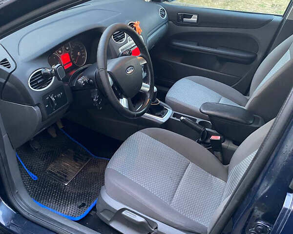 Синій Форд Фокус, об'ємом двигуна 1.6 л та пробігом 292 тис. км за 4600 $, фото 6 на Automoto.ua