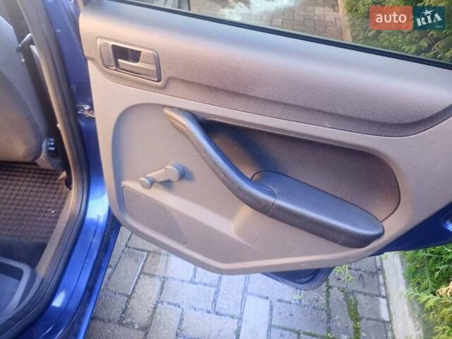 Синий Форд Фокус, объемом двигателя 1.6 л и пробегом 367 тыс. км за 3798 $, фото 20 на Automoto.ua