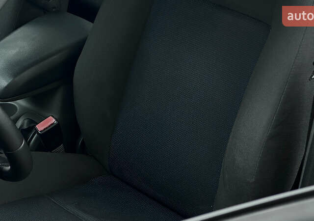 Синий Форд Фокус, объемом двигателя 1.6 л и пробегом 231 тыс. км за 4999 $, фото 57 на Automoto.ua