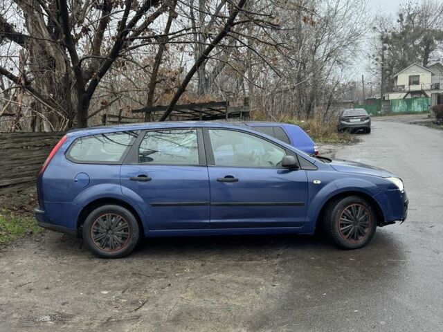 Синий Форд Фокус, объемом двигателя 1.6 л и пробегом 300 тыс. км за 2900 $, фото 2 на Automoto.ua