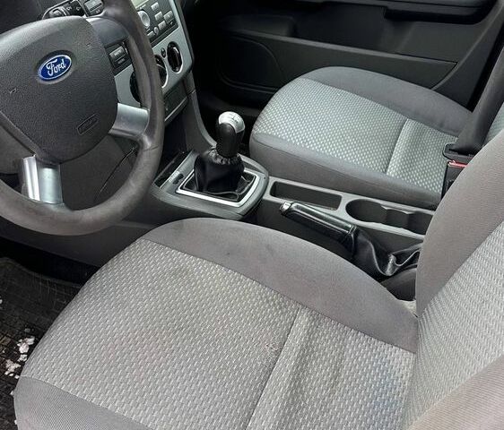 Синий Форд Фокус, объемом двигателя 1.6 л и пробегом 284 тыс. км за 1900 $, фото 6 на Automoto.ua