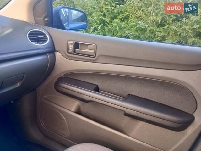 Синий Форд Фокус, объемом двигателя 1.6 л и пробегом 367 тыс. км за 3798 $, фото 12 на Automoto.ua