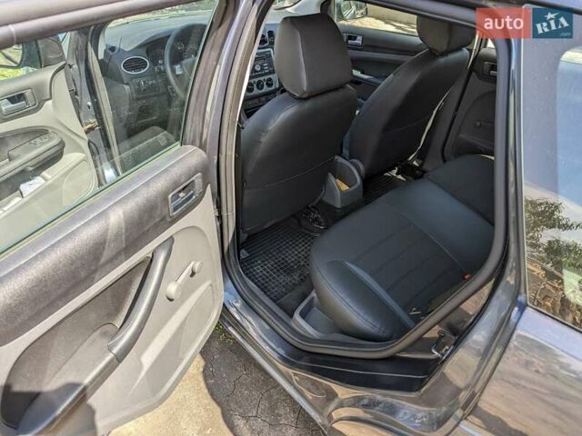 Синий Форд Фокус, объемом двигателя 1.6 л и пробегом 211 тыс. км за 5800 $, фото 10 на Automoto.ua
