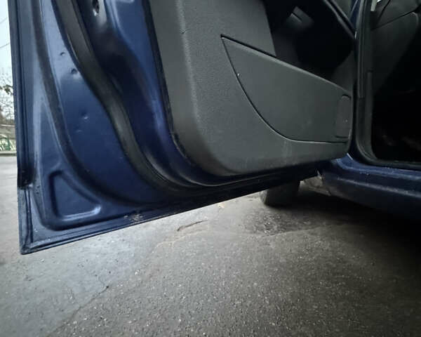 Синий Форд Фокус, объемом двигателя 1.6 л и пробегом 330 тыс. км за 3000 $, фото 16 на Automoto.ua