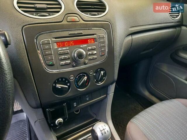 Синий Форд Фокус, объемом двигателя 1.6 л и пробегом 360 тыс. км за 4550 $, фото 58 на Automoto.ua