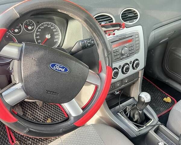 Синий Форд Фокус, объемом двигателя 1.6 л и пробегом 360 тыс. км за 3900 $, фото 2 на Automoto.ua