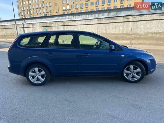 Синій Форд Фокус, об'ємом двигуна 1.8 л та пробігом 258 тис. км за 4500 $, фото 4 на Automoto.ua