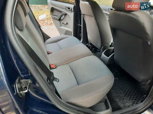 Синий Форд Фокус, объемом двигателя 1.6 л и пробегом 360 тыс. км за 4550 $, фото 63 на Automoto.ua