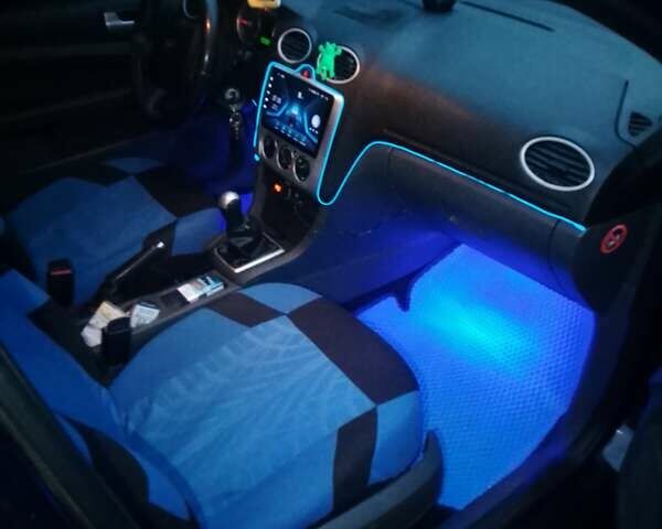 Синий Форд Фокус, объемом двигателя 1.6 л и пробегом 370 тыс. км за 3900 $, фото 4 на Automoto.ua