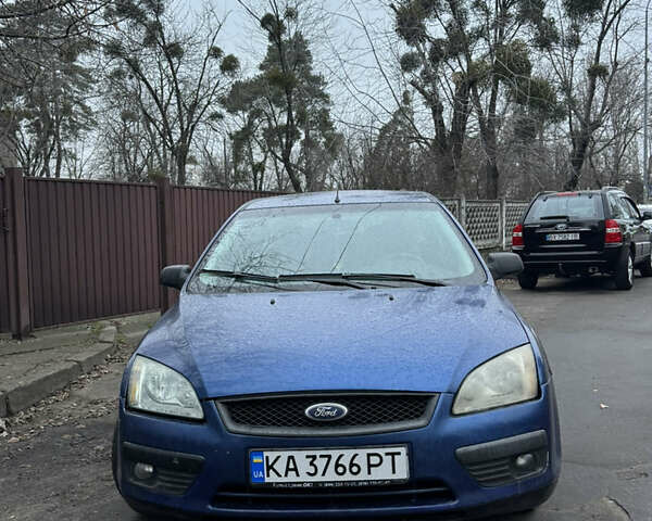 Синий Форд Фокус, объемом двигателя 1.6 л и пробегом 330 тыс. км за 3000 $, фото 1 на Automoto.ua