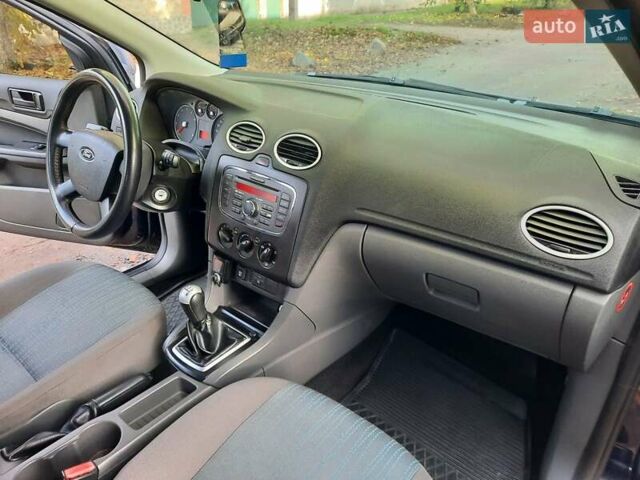 Синий Форд Фокус, объемом двигателя 1.6 л и пробегом 360 тыс. км за 4550 $, фото 70 на Automoto.ua