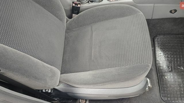 Синій Форд Фокус, об'ємом двигуна 1.6 л та пробігом 231 тис. км за 4900 $, фото 10 на Automoto.ua