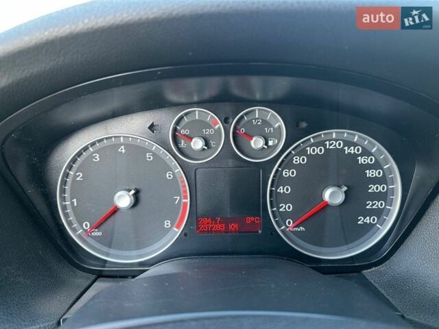 Синий Форд Фокус, объемом двигателя 1.8 л и пробегом 258 тыс. км за 4500 $, фото 10 на Automoto.ua