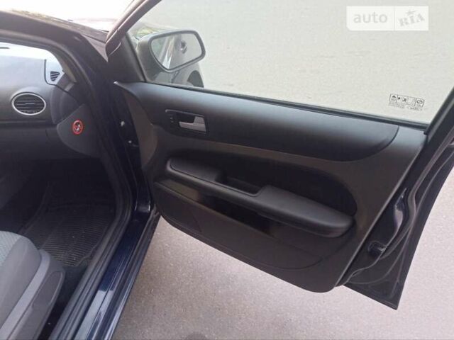 Синій Форд Фокус, об'ємом двигуна 1.6 л та пробігом 279 тис. км за 4700 $, фото 3 на Automoto.ua