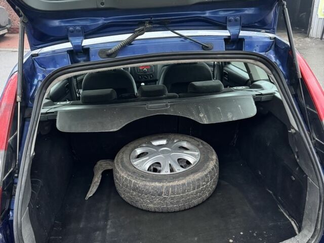 Синий Форд Фокус, объемом двигателя 1.6 л и пробегом 300 тыс. км за 2900 $, фото 6 на Automoto.ua