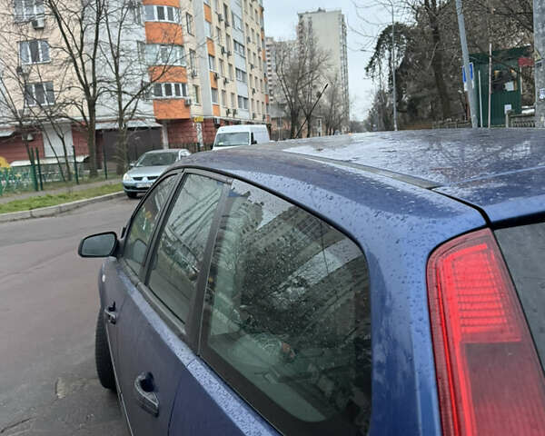 Синий Форд Фокус, объемом двигателя 1.6 л и пробегом 330 тыс. км за 3000 $, фото 7 на Automoto.ua