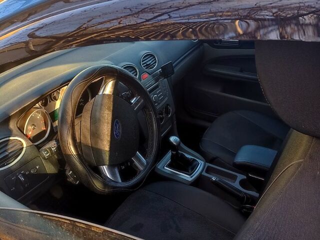 Синий Форд Фокус, объемом двигателя 1.6 л и пробегом 319 тыс. км за 5100 $, фото 3 на Automoto.ua