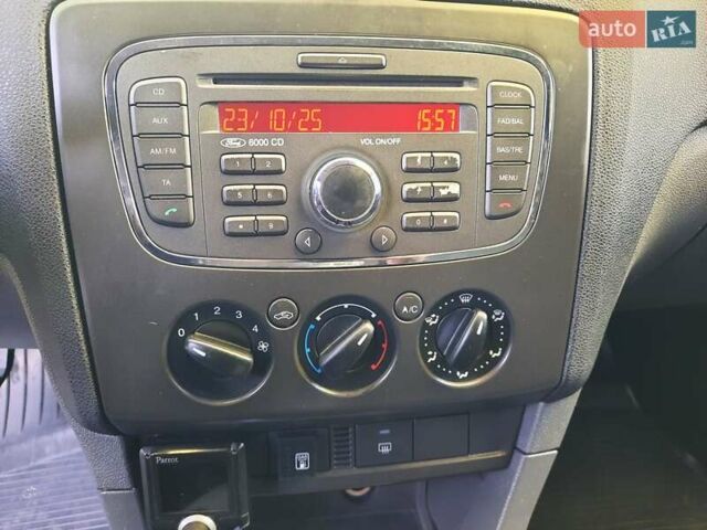 Синий Форд Фокус, объемом двигателя 1.6 л и пробегом 360 тыс. км за 4550 $, фото 61 на Automoto.ua