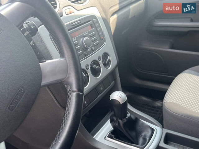 Синий Форд Фокус, объемом двигателя 1.56 л и пробегом 255 тыс. км за 5400 $, фото 10 на Automoto.ua