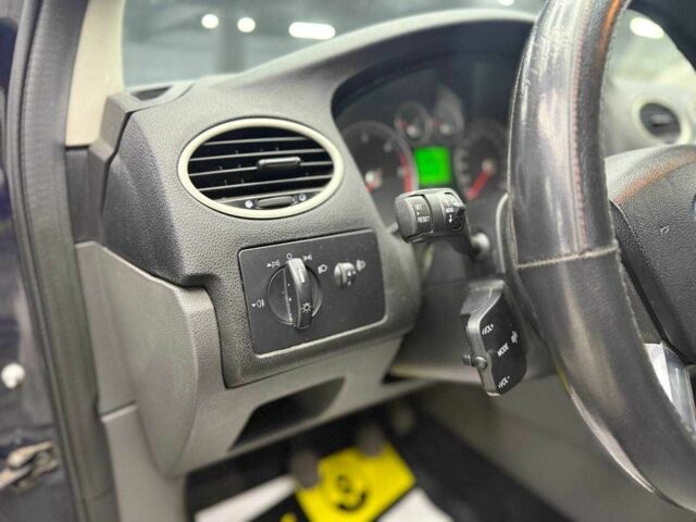 Синий Форд Фокус, объемом двигателя 1.6 л и пробегом 260 тыс. км за 4800 $, фото 18 на Automoto.ua