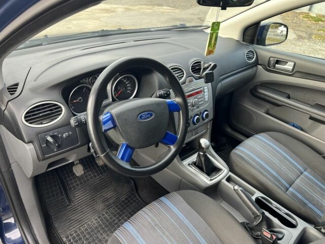 Синий Форд Фокус, объемом двигателя 1.6 л и пробегом 280 тыс. км за 4100 $, фото 14 на Automoto.ua