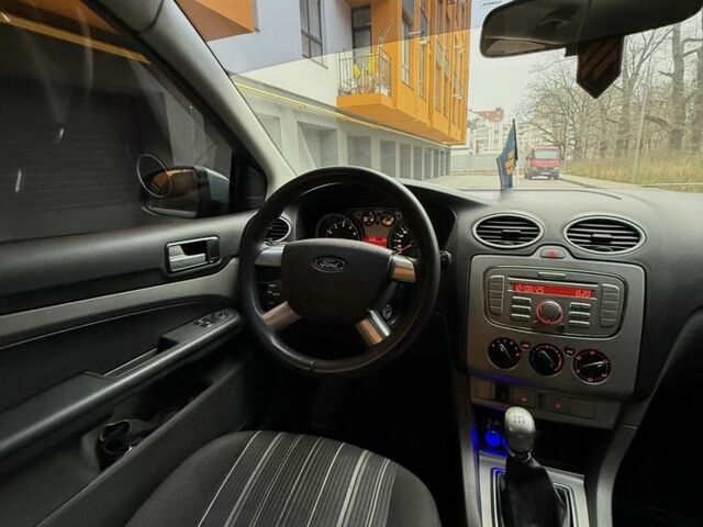 Синий Форд Фокус, объемом двигателя 1.6 л и пробегом 205 тыс. км за 4999 $, фото 7 на Automoto.ua