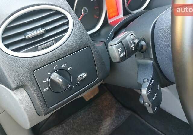 Синий Форд Фокус, объемом двигателя 1.6 л и пробегом 218 тыс. км за 6450 $, фото 26 на Automoto.ua