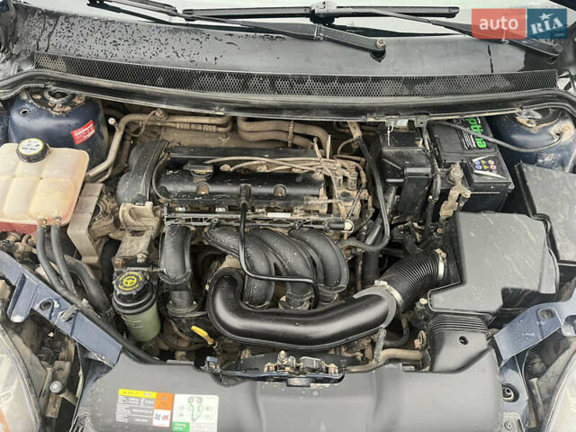 Синій Форд Фокус, об'ємом двигуна 1.6 л та пробігом 301 тис. км за 3850 $, фото 21 на Automoto.ua