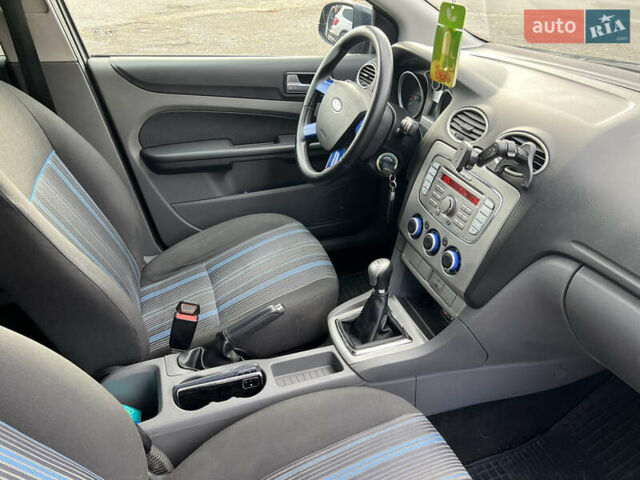 Синий Форд Фокус, объемом двигателя 1.56 л и пробегом 270 тыс. км за 4300 $, фото 15 на Automoto.ua