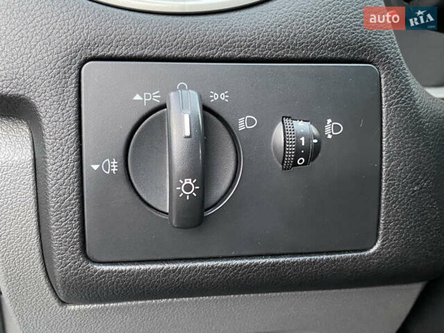 Синий Форд Фокус, объемом двигателя 1.6 л и пробегом 200 тыс. км за 5200 $, фото 47 на Automoto.ua