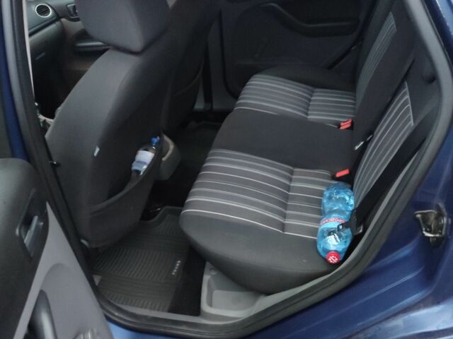 Синий Форд Фокус, объемом двигателя 1.6 л и пробегом 326 тыс. км за 4500 $, фото 6 на Automoto.ua