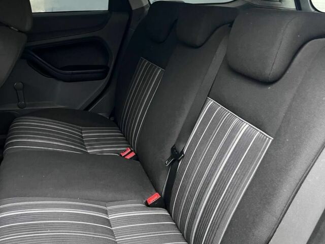 Синій Форд Фокус, об'ємом двигуна 0 л та пробігом 325 тис. км за 4500 $, фото 3 на Automoto.ua